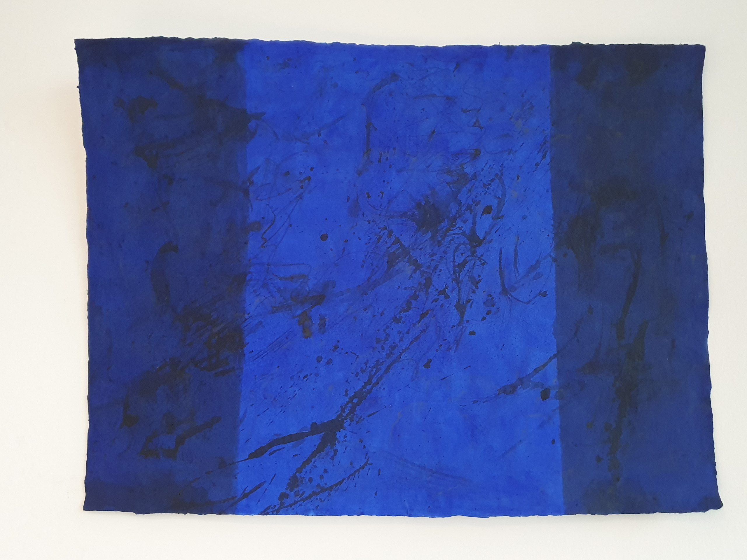 Bild; „Dark+blue“ (2021)